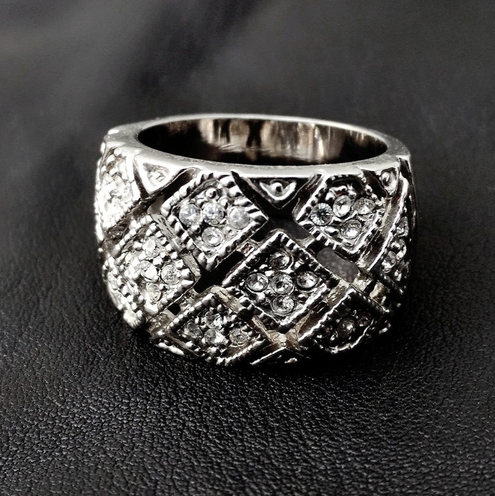 Gorgeous Wide Sterling Silver & Swarovski Crystal Ring- Size 8 - Picture 1 of 6